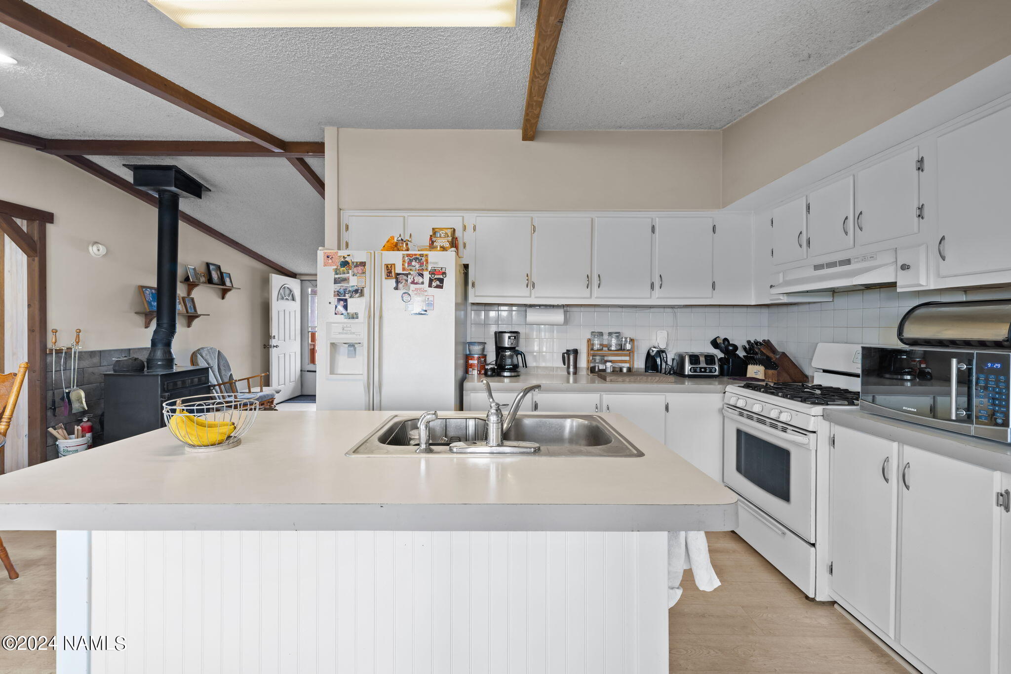 5570 Foster Road Flagstaff, AZ 86004 - Photo 14 of 33 Kitchen