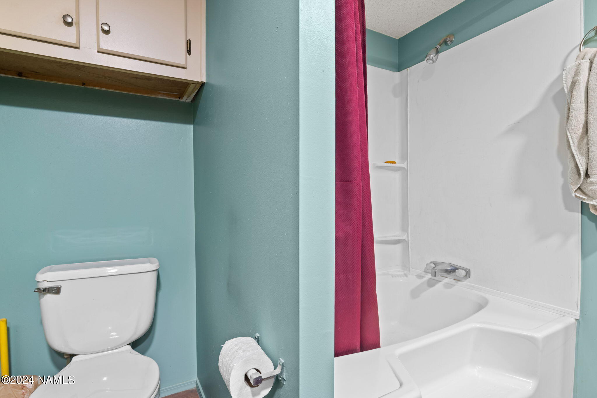 5570 Foster Road Flagstaff, AZ 86004 - Photo 18 of 33 Bathroom