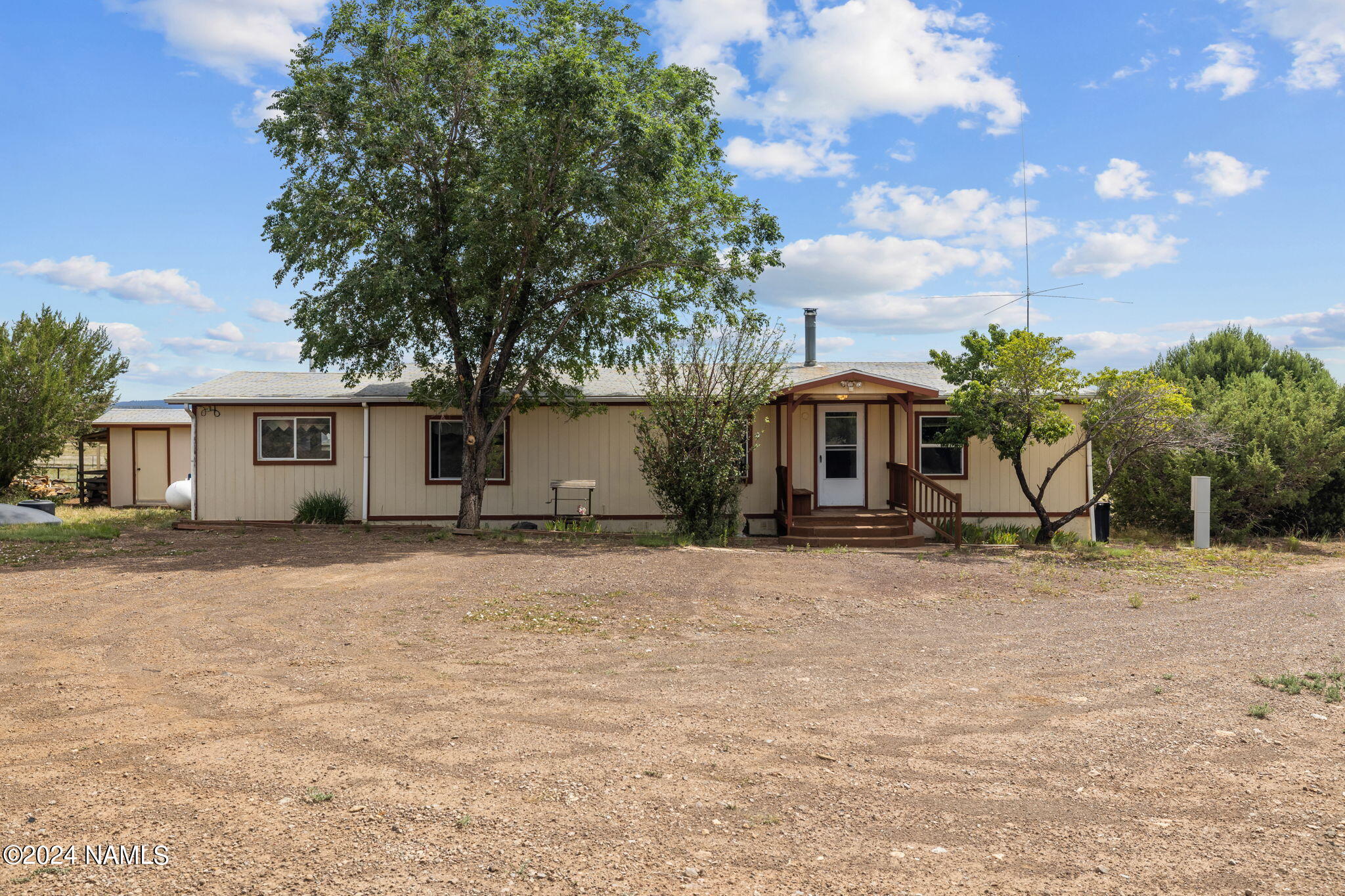 5570 Foster Road Flagstaff, AZ 86004 - Photo 20 of 33 Driveway