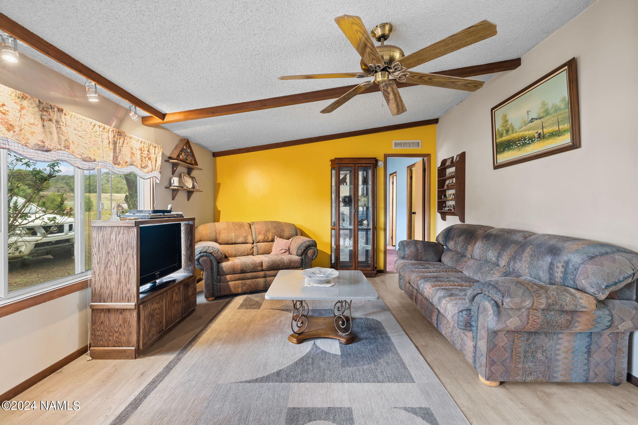 5570 Foster Road Flagstaff, AZ 86004 - Photo 3 of 33 Living Room