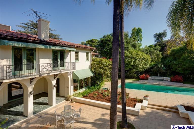 1255 Wentworth Avenue Pasadena, CA 91106 - Photo 11 of 44 a front view of a house with garden
