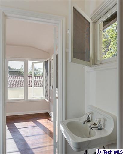 1255 Wentworth Avenue Pasadena, CA 91106 - Photo 37 of 44 a bathroom with a sink and a bathtub