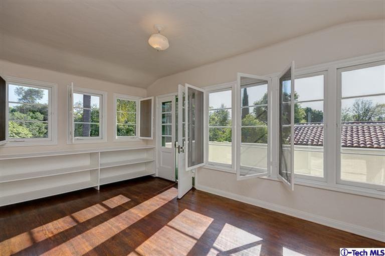 1255 Wentworth Avenue Pasadena, CA 91106 - Photo 38 of 44 a room with window