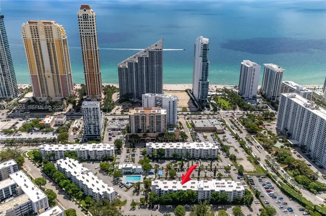 $2,400 | 17570 Atlantic Boulevard, Unit 318, Sunny Isles Beach, FL 33160
