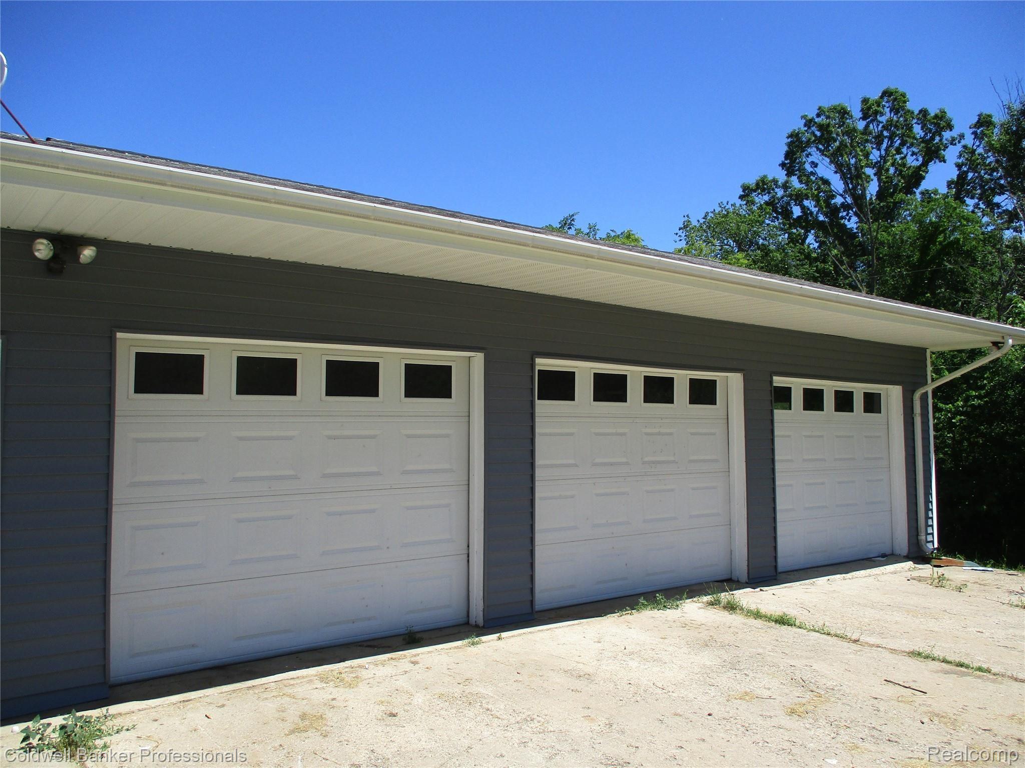 4405 East Lake Road Clio, MI 48420 - Photo 3 of 33 Garage.JPG