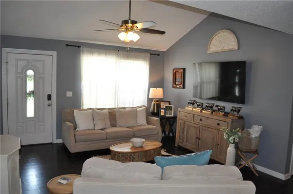 $319,900 | 1850 Gates Drive West, Platte City, MO 64079