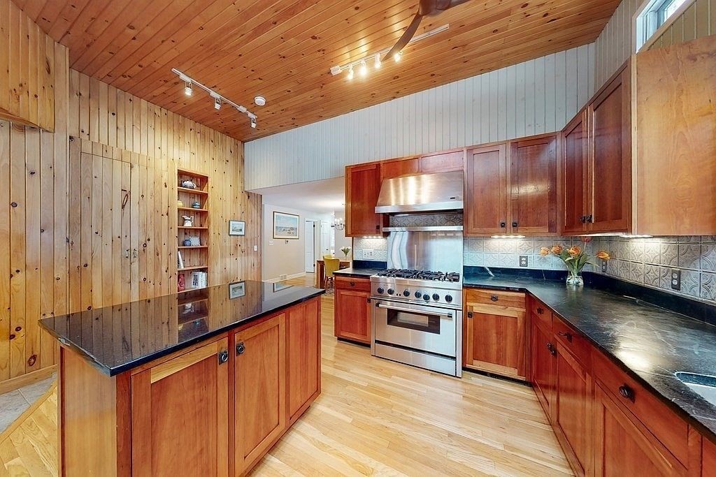 63 Conant Street Acton, MA 01720 - Photo 2 of 26