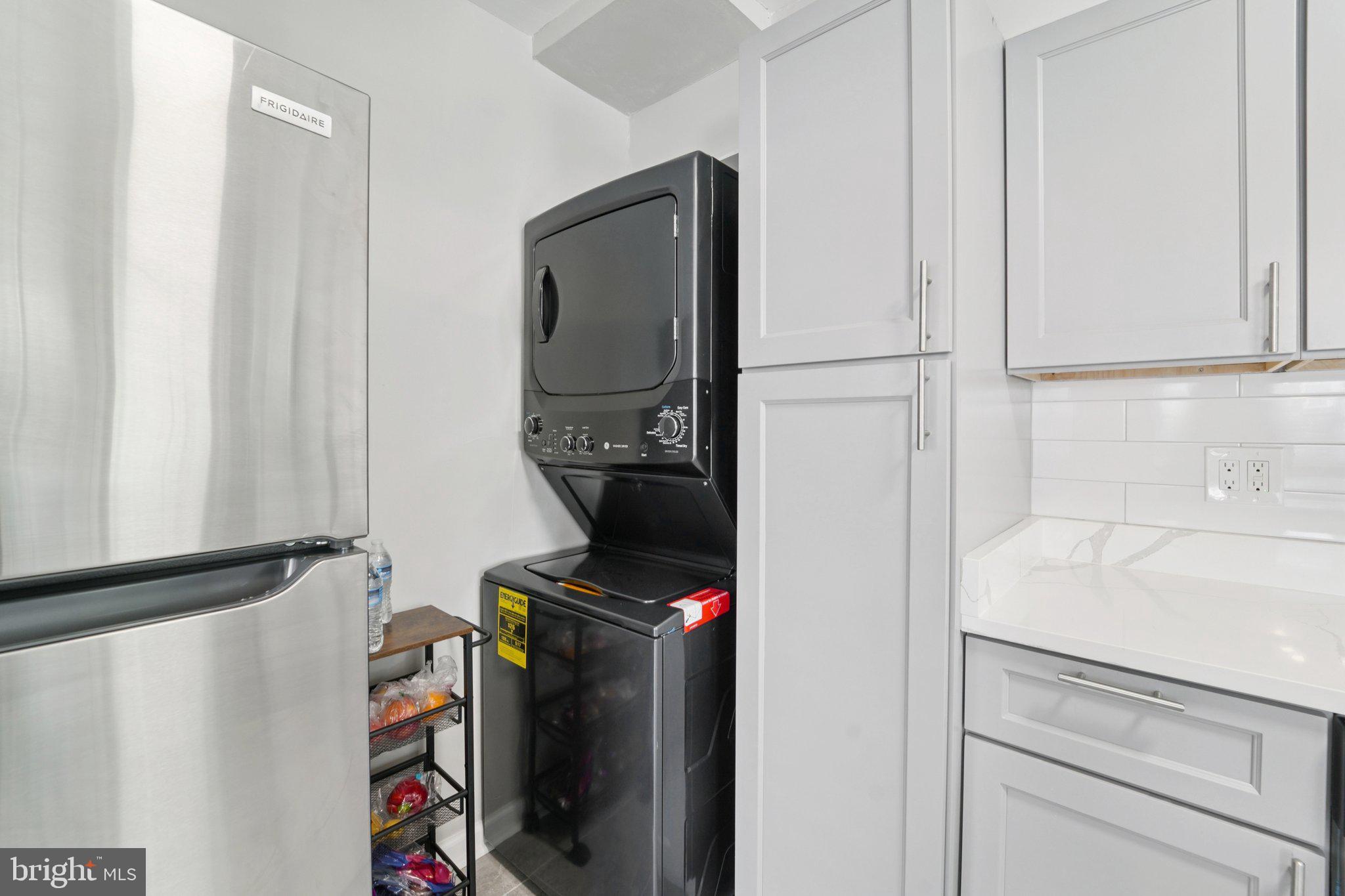 5701 The Alameda Baltimore, MD 21239 - Photo 10 of 29 a utility room with dryer and washer