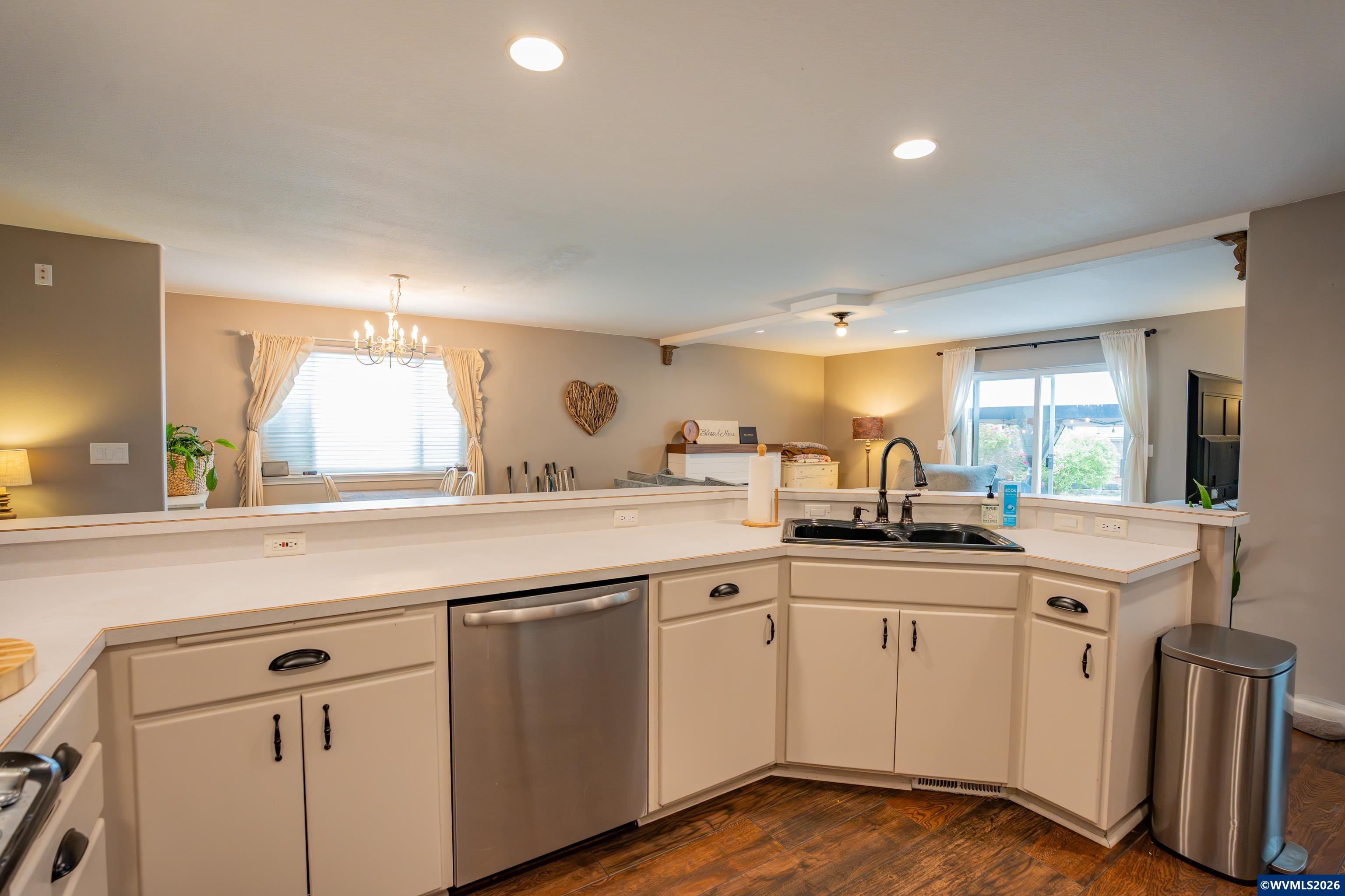 2147 Steelhead Court Lebanon, OR 97355 - Photo 9 of 34