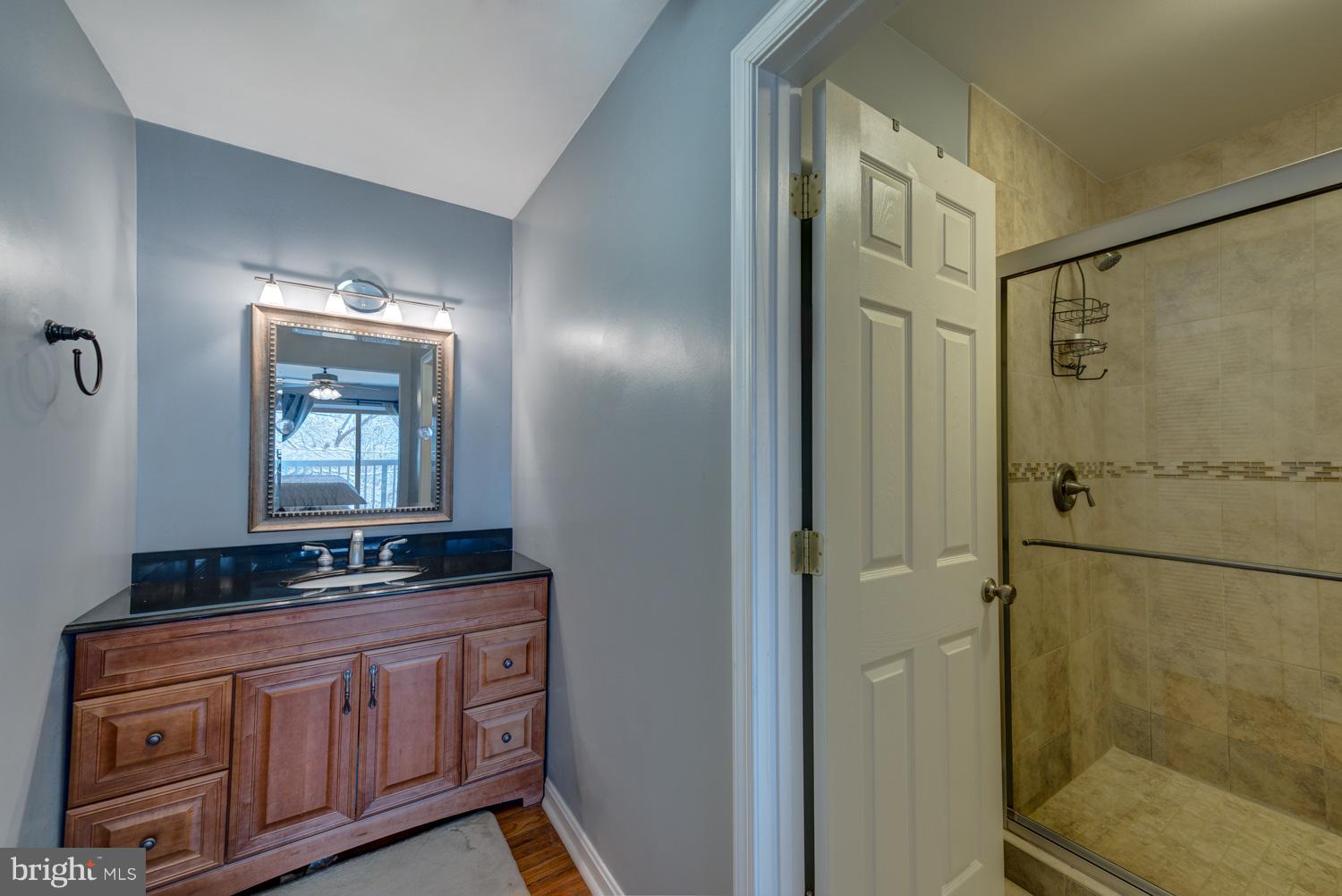 11318 Links Court Reston, VA 20190 - Photo 10 of 22 Bath (Master)