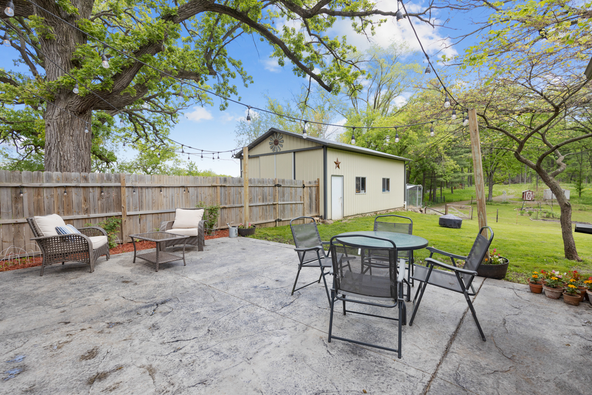 4604 Sunnyside Road Woodstock, IL 60098 - Photo 28 of 37 a backyard of a house with table and chairs