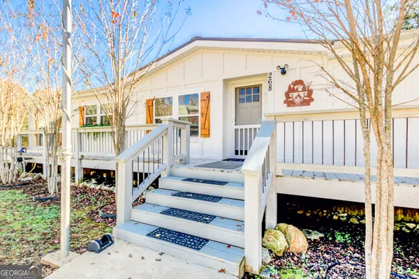 a view of entryway with a front door