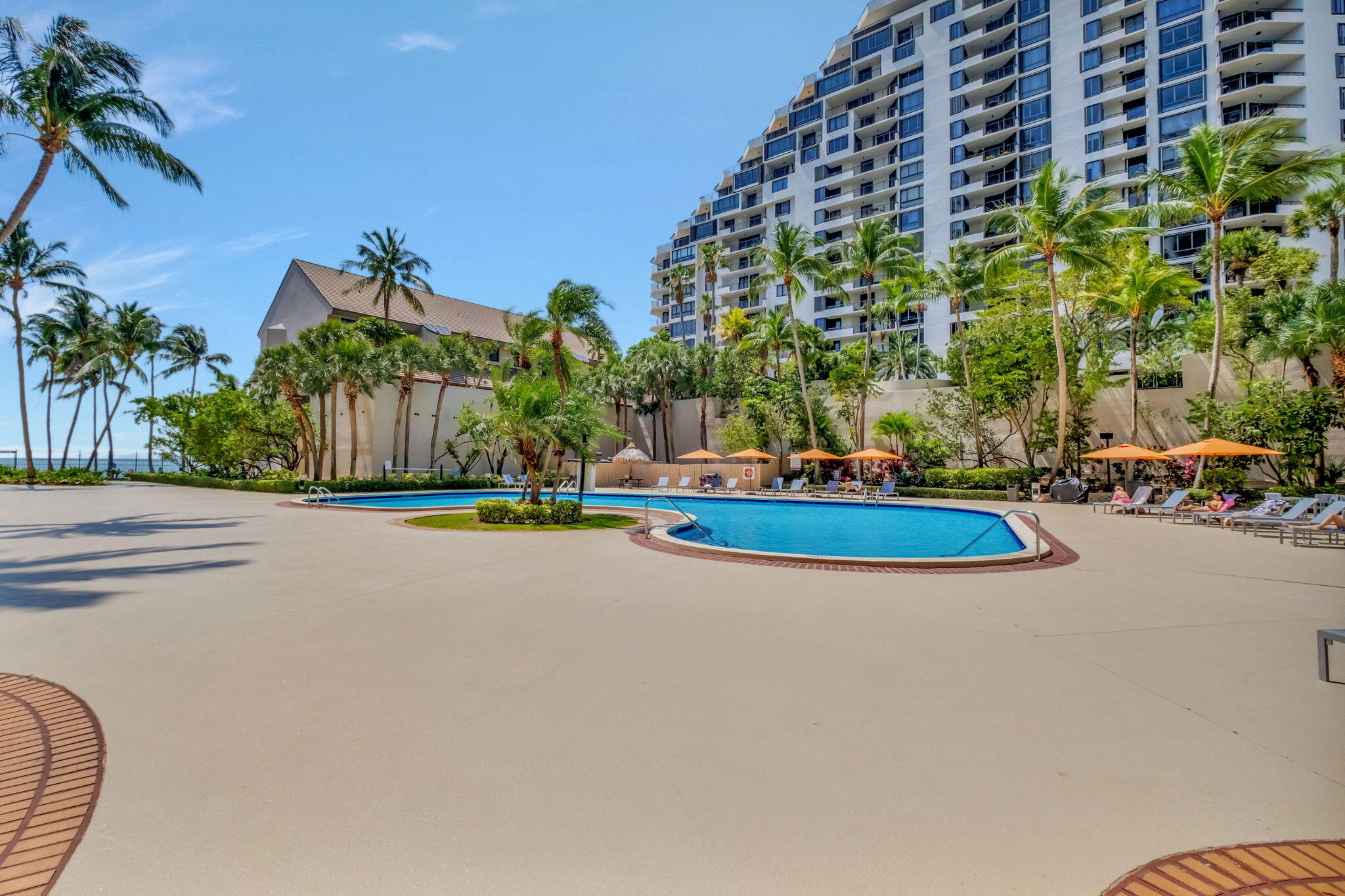 540 Brickell Key Drive, Unit 919 Miami, FL 33131 - Photo 37 of 42 Ammenity - Pool
