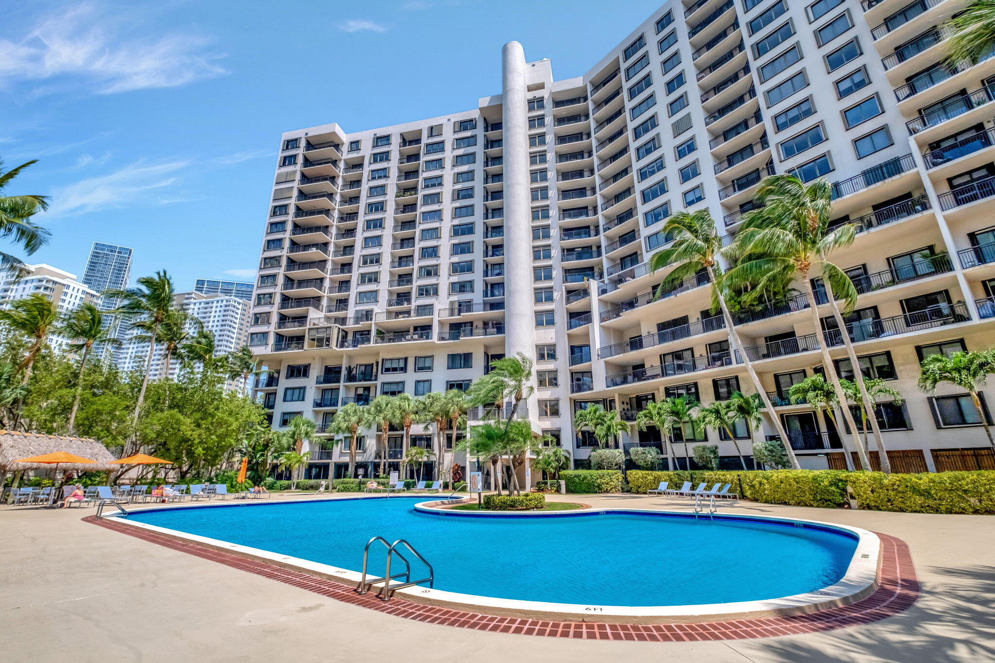 540 Brickell Key Drive, Unit 919 Miami, FL 33131 - Photo 38 of 42 Ammenity - Pool