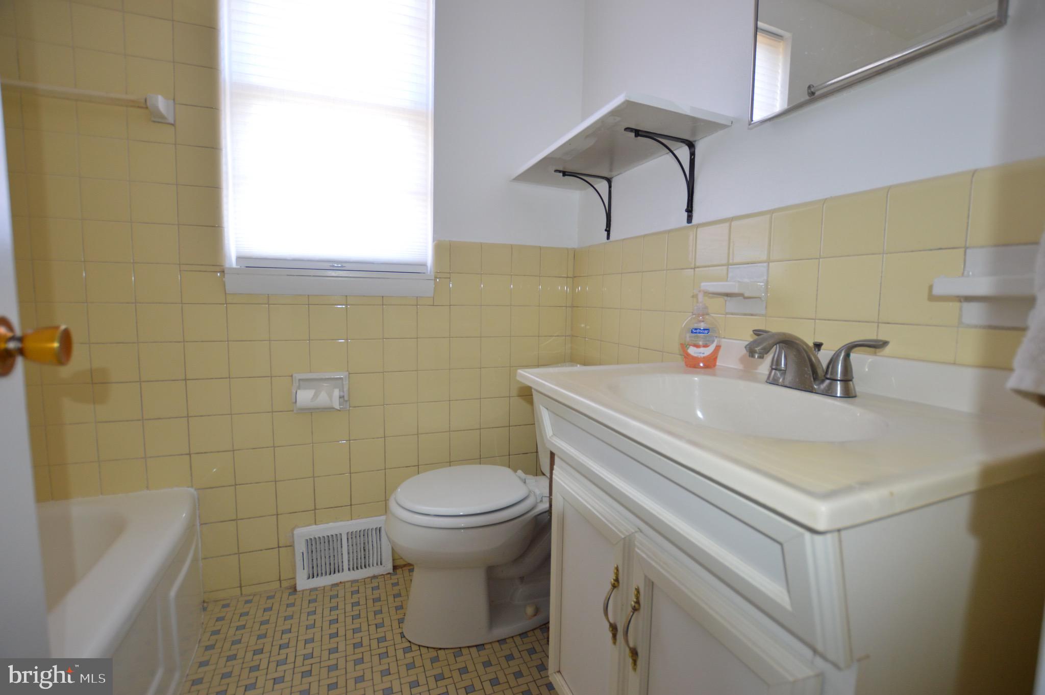412 Bluebuff Road King of Prussia, PA 19406 - Photo 29 of 40 Main Floor Bath