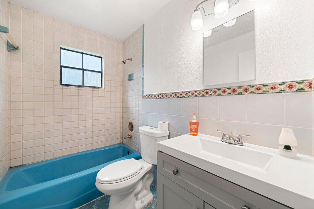 2812 F Road Loxahatchee, FL 33470 - Photo 15 of 25 guest bathroom