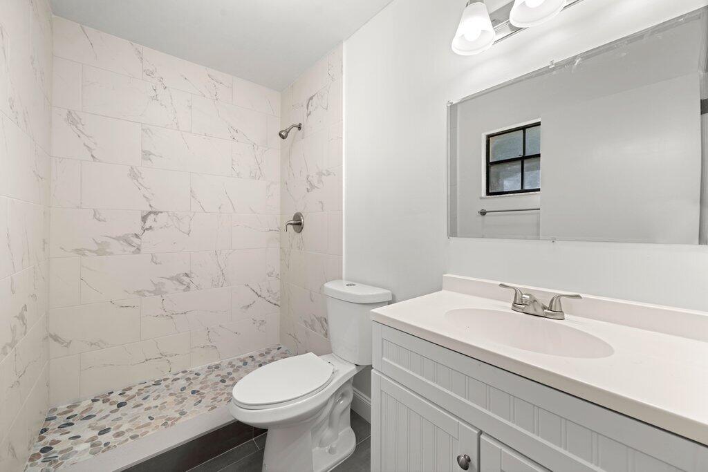 2812 F Road Loxahatchee, FL 33470 - Photo 10 of 25 Master bathroom