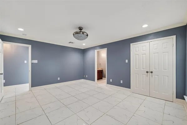 a view of a livingroom with a bathroom