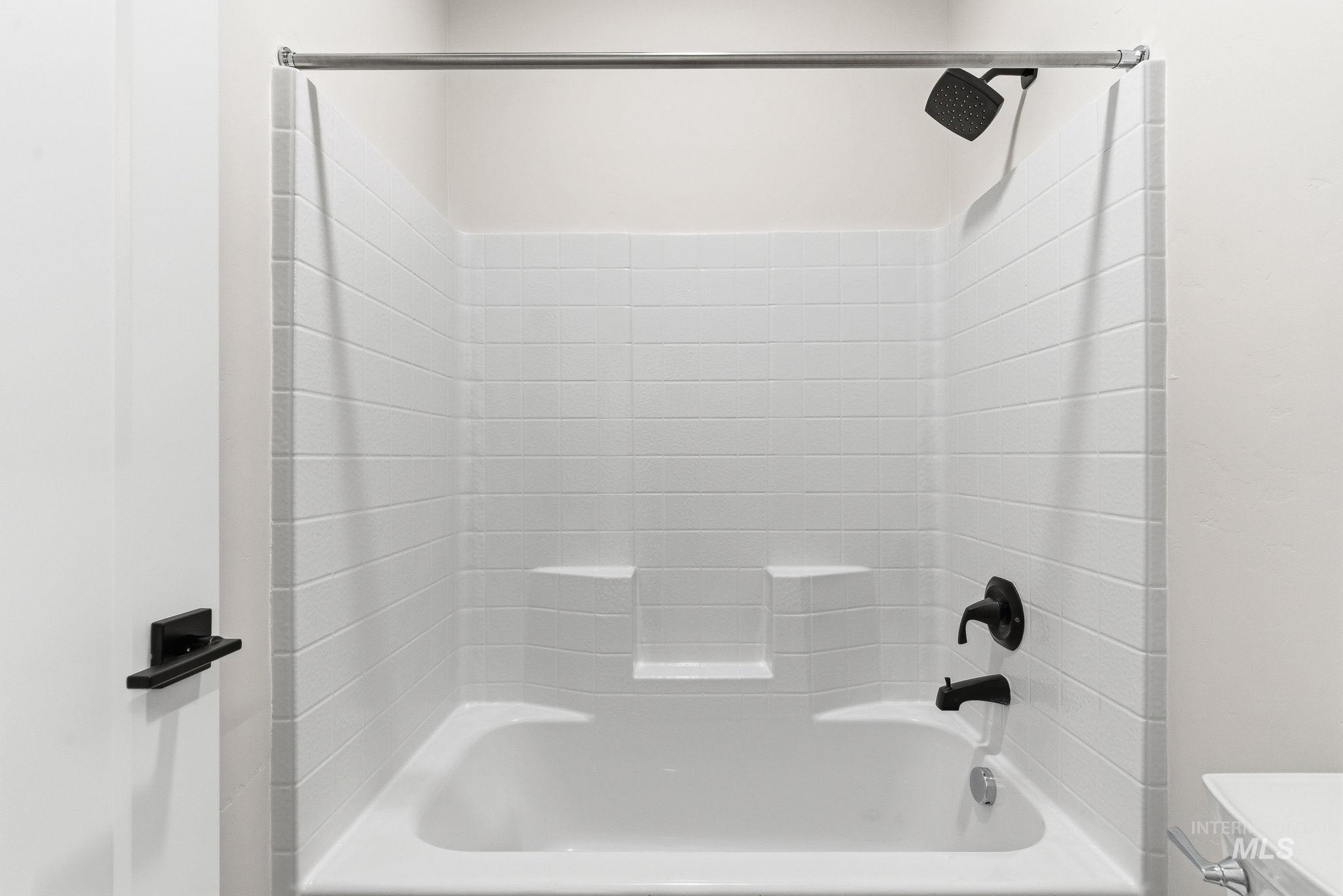 6821 West Ustick Road Boise, ID 83704 - Photo 37 of 42 Full bath featuring shower / bath combination