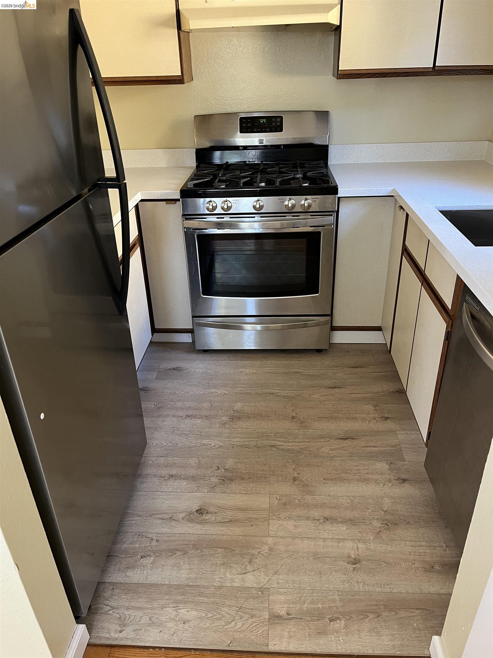 2018 Ninth Street, Unit B Berkeley, CA 94710 - Photo 4 of 5 a kitchen stove top oven and sink