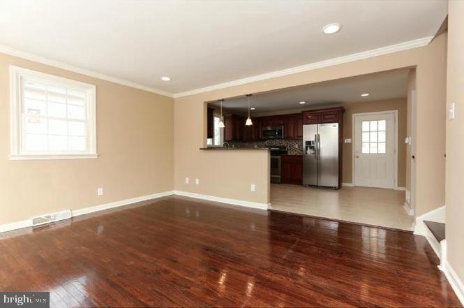 627 Paddock Road Southampton, PA 18966 - Photo 2 of 25 Living Room