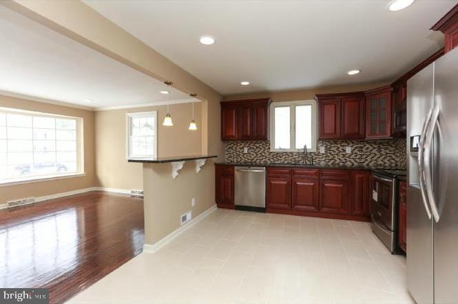 627 Paddock Road Southampton, PA 18966 - Photo 5 of 25 Kitchen