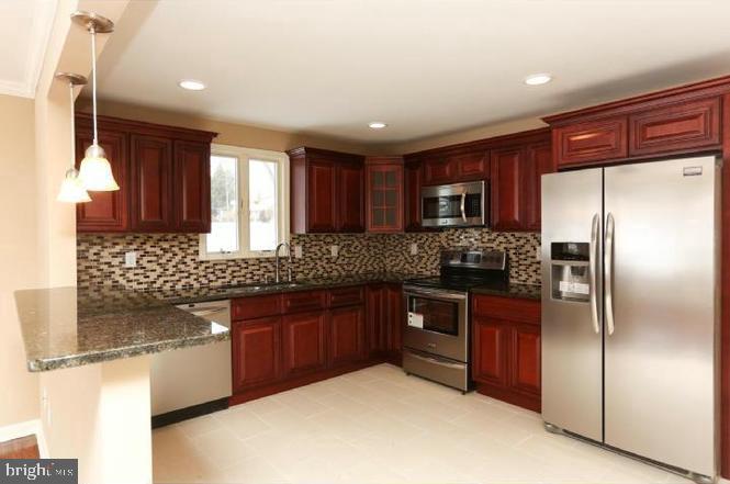 627 Paddock Road Southampton, PA 18966 - Photo 6 of 25 Kitchen