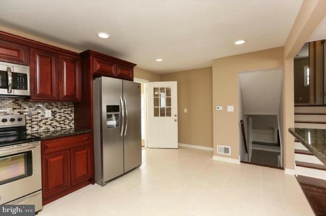 627 Paddock Road Southampton, PA 18966 - Photo 8 of 25 Kitchen