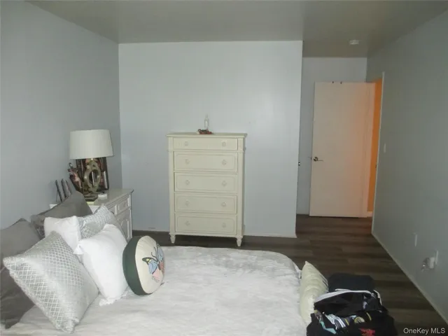 a view of entryway with bed