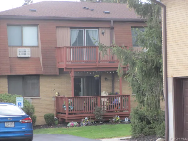 a view of front a house with a yard