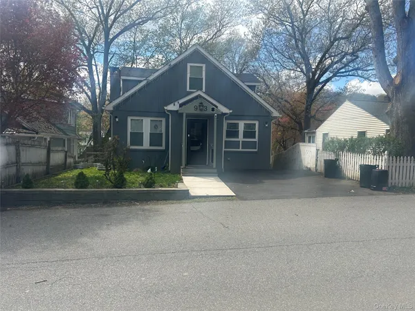 $550,000 | 93 Lake Drive, Lake Peekskill, NY 10537