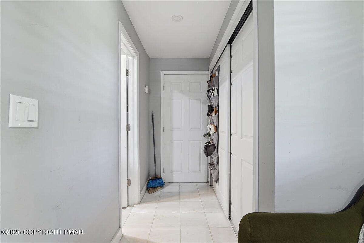 122 Cross Road Saylorsburg, PA 18353 - Photo 25 of 38 Hallway