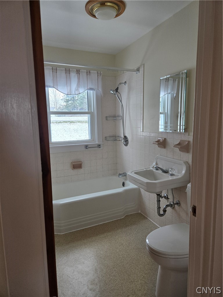 3744 Fisher Road Skaneateles, NY 13152 - Photo 10 of 24 Gallery Image 10