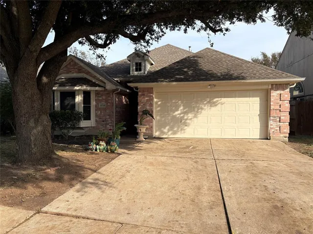 $2,100 | 4510 Kensington Court, Grand Prairie, TX 75052