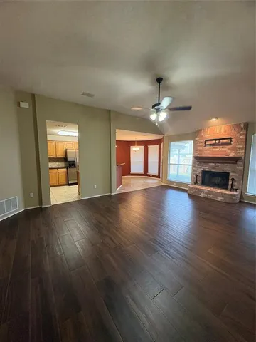 $2,100 | 4510 Kensington Court, Grand Prairie, TX 75052