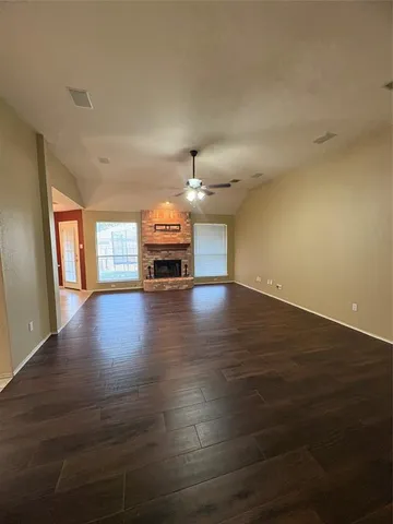 $2,100 | 4510 Kensington Court, Grand Prairie, TX 75052