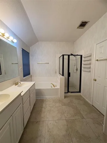 $2,100 | 4510 Kensington Court, Grand Prairie, TX 75052