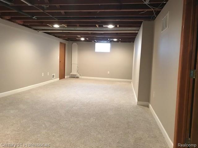 61 Arizona Avenue Rochester, MI 48309 - Photo 22 of 27 BigRecRoom.jpg