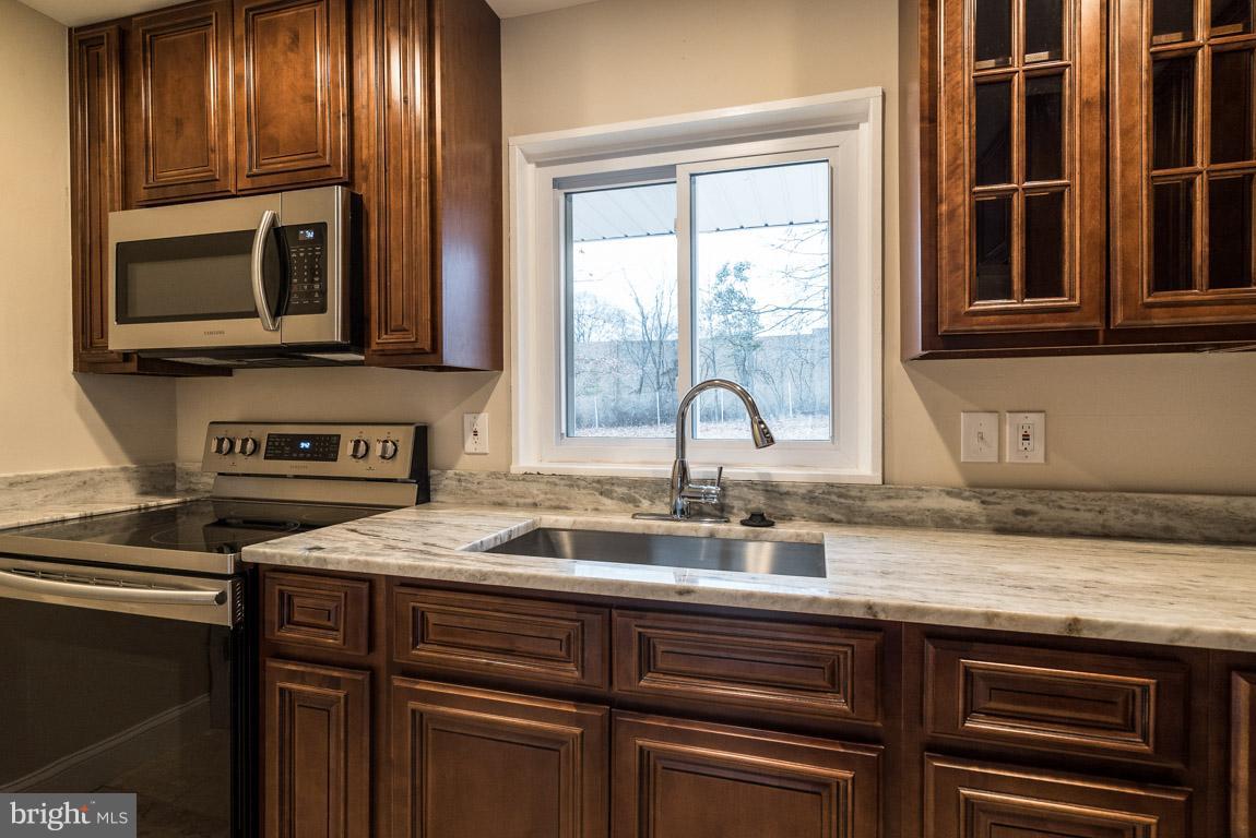 9102 Wallace Road Lanham, MD 20706 - Photo 11 of 25 Kitchen