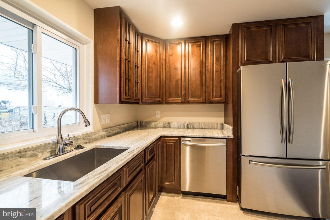 9102 Wallace Road Lanham, MD 20706 - Photo 12 of 25 Kitchen