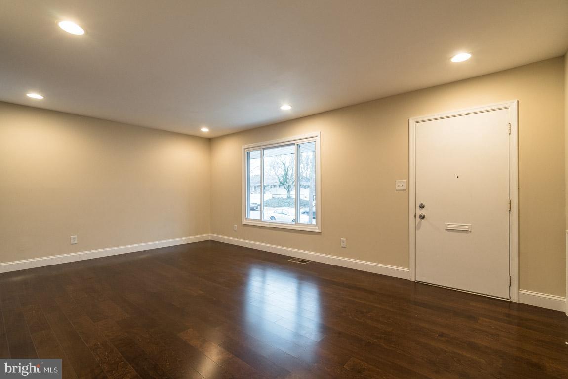 9102 Wallace Road Lanham, MD 20706 - Photo 7 of 25 Living Room