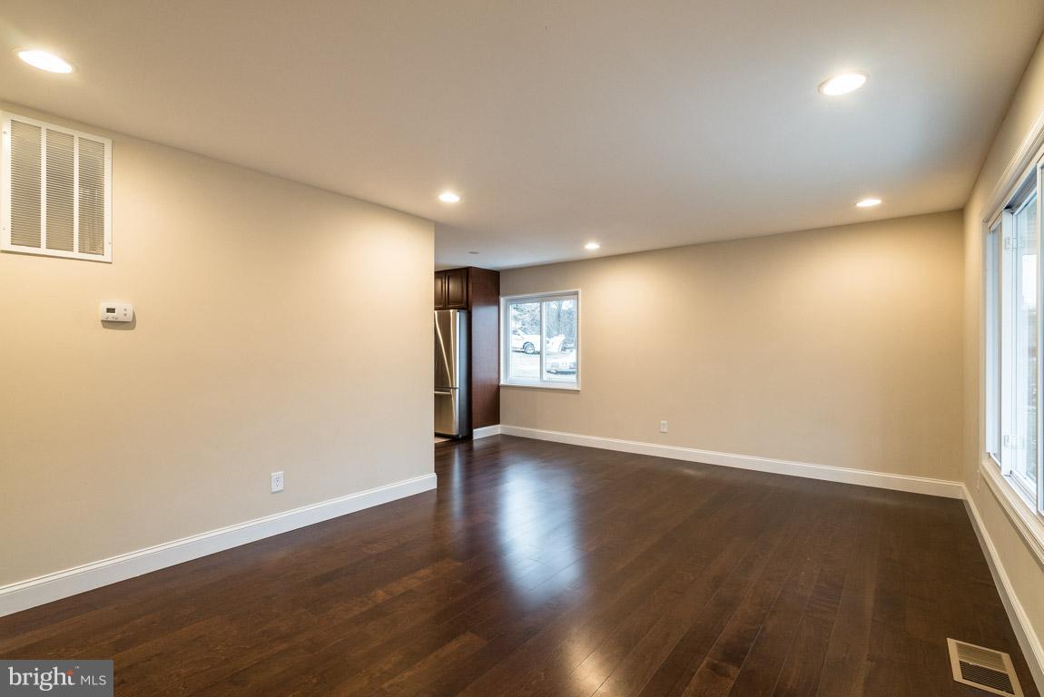9102 Wallace Road Lanham, MD 20706 - Photo 8 of 25 Living Room