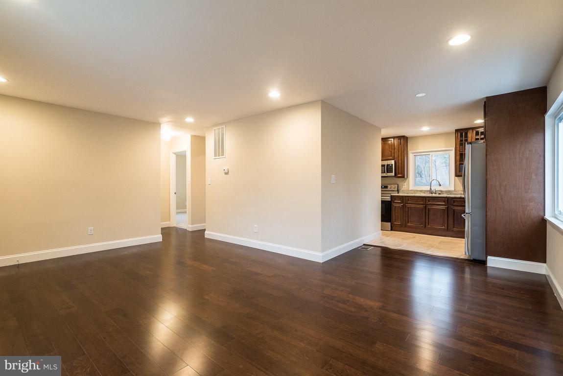 9102 Wallace Road Lanham, MD 20706 - Photo 9 of 25 Dining Room