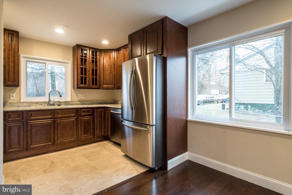 9102 Wallace Road Lanham, MD 20706 - Photo 10 of 25 Kitchen