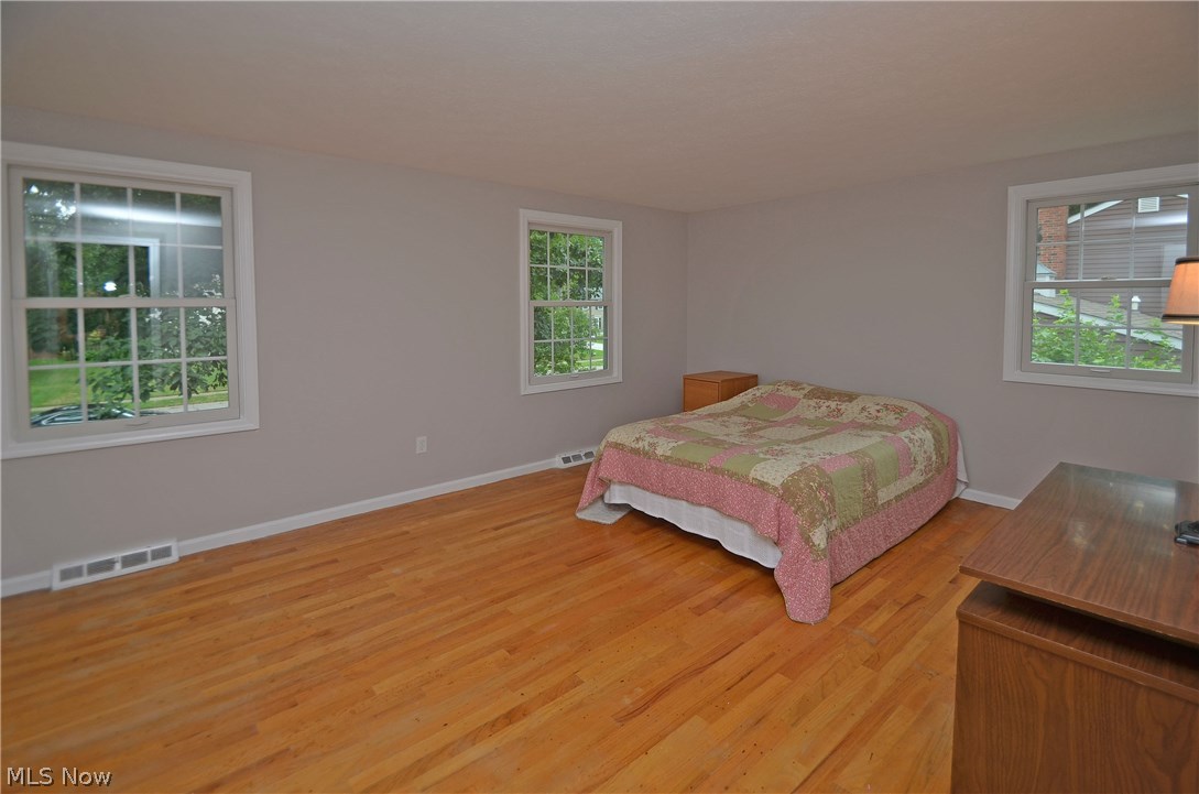 28527 Knickerbocker Road Bay Village, OH 44140 - Photo 24 of 32 Gallery Image 24