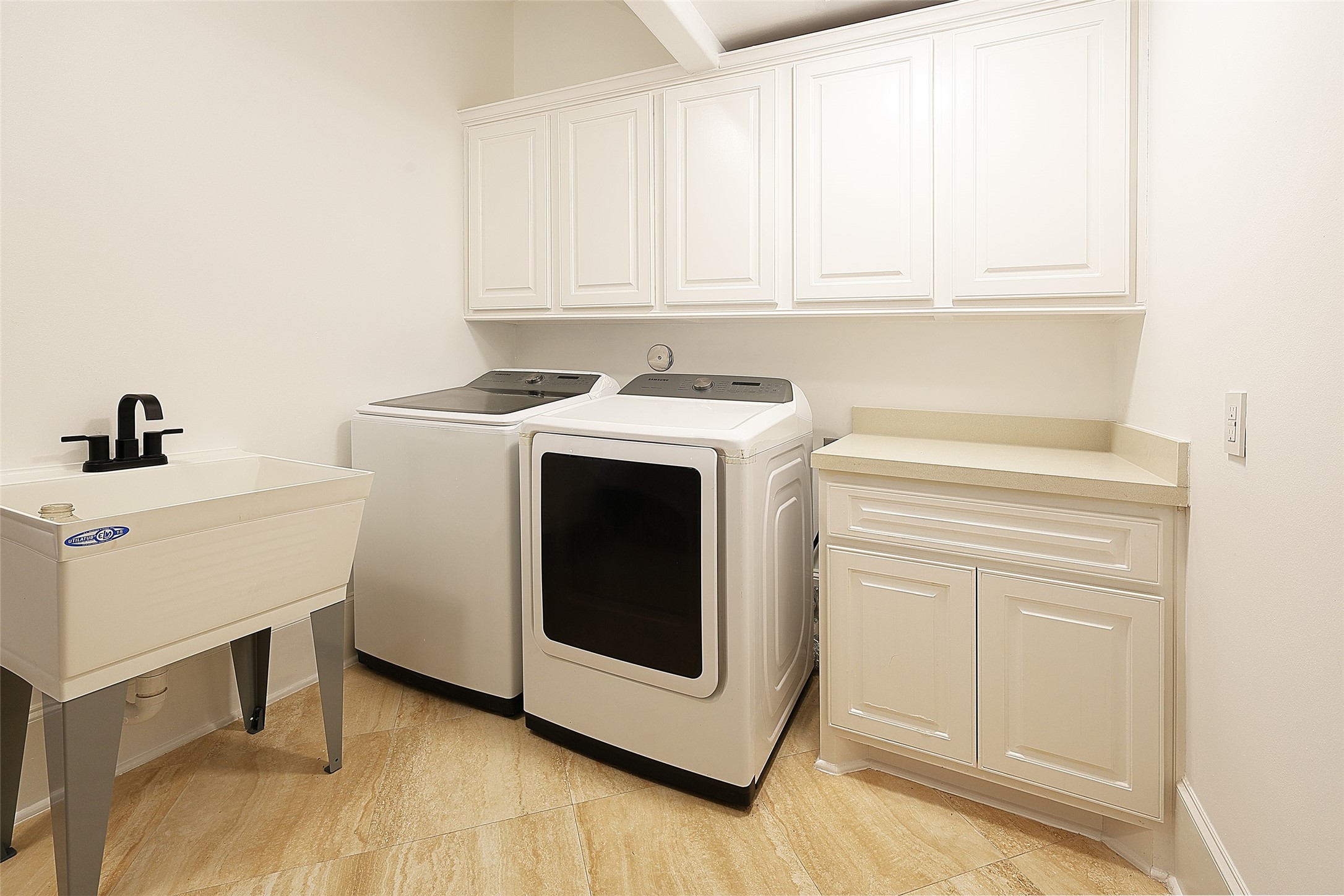 4839 Jason Street Houston, TX 77096 - Photo 21 of 48 Laundry room