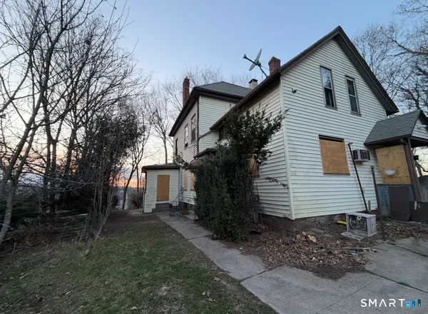 $279,900 | 76 Chapman Avenue, Waterbury, CT 06710