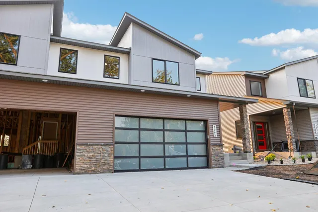 $3,200 | 4093 Isaac Court, Vadnais Heights, MN 55127