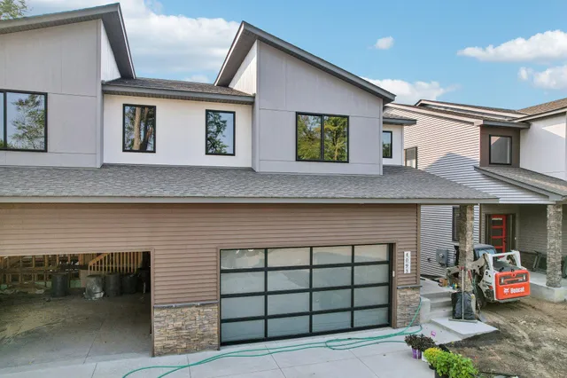 $3,200 | 4093 Isaac Court, Vadnais Heights, MN 55127