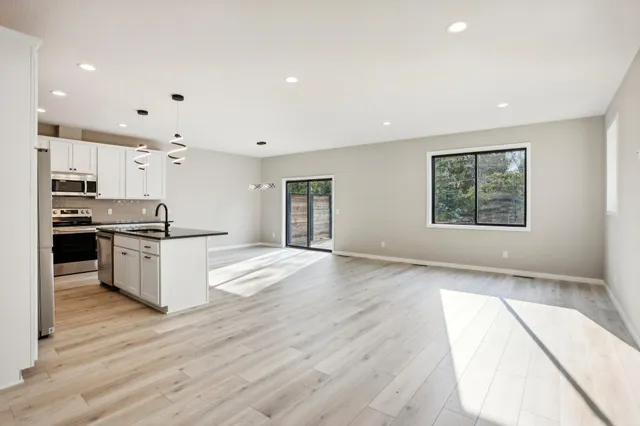 $3,200 | 4093 Isaac Court, Vadnais Heights, MN 55127